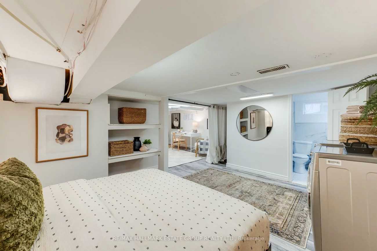 203, Rhodes, Greenwood-Coxwell, Toronto