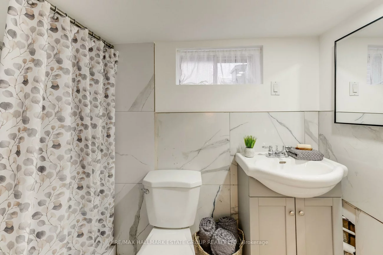 203, Rhodes, Greenwood-Coxwell, Toronto