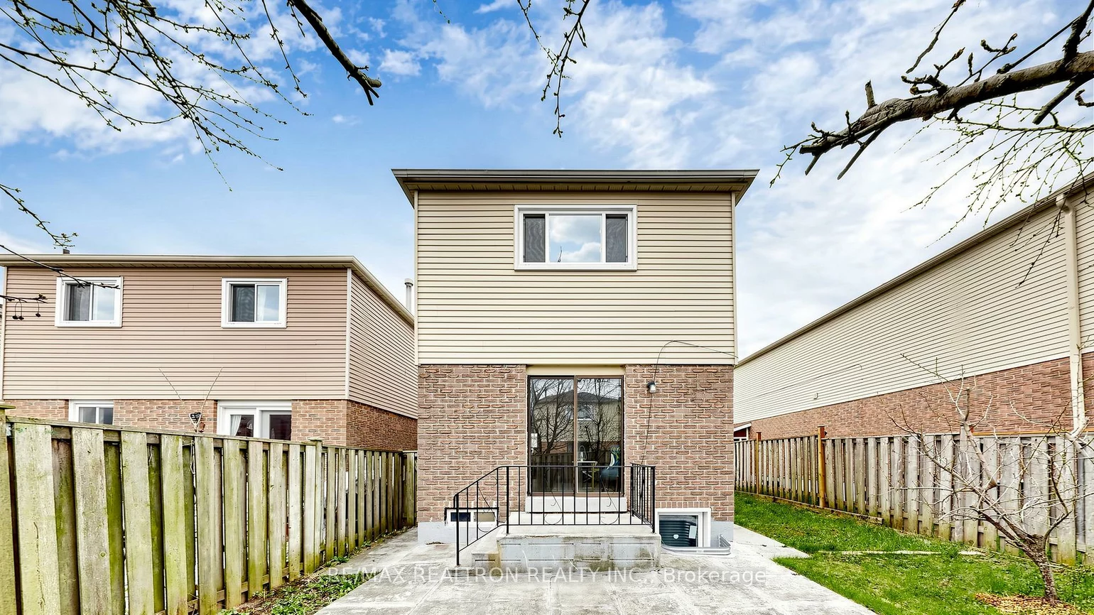 58, Glanvil, Malvern, Toronto
