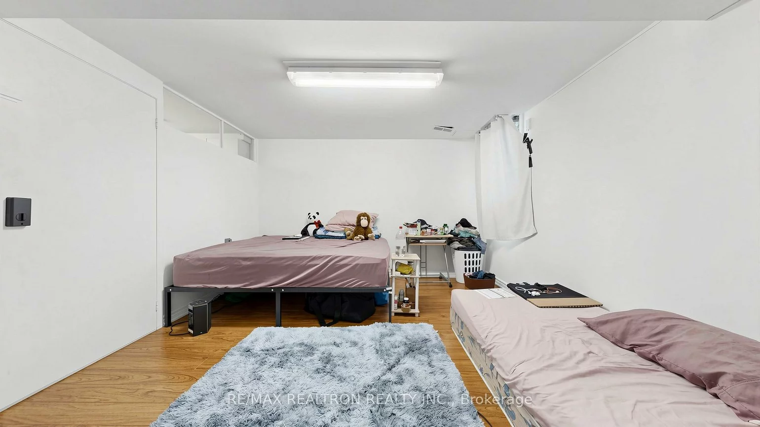 58, Glanvil, Malvern, Toronto