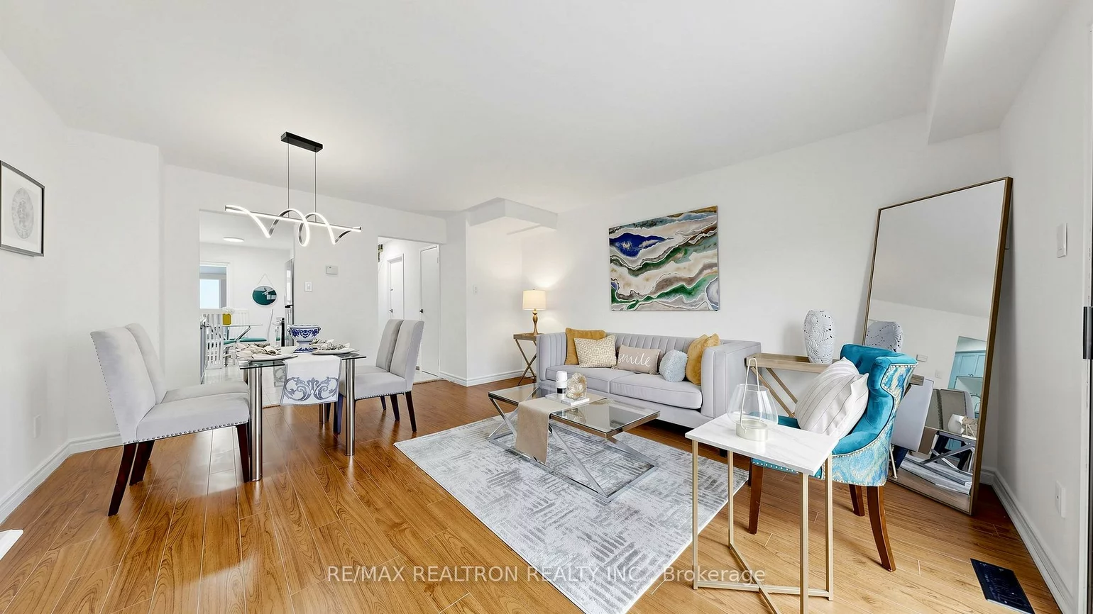 58, Glanvil, Malvern, Toronto