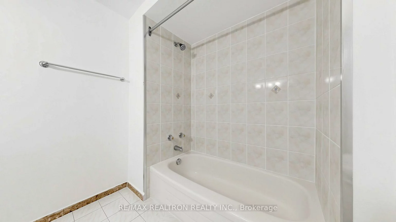 58, Glanvil, Malvern, Toronto
