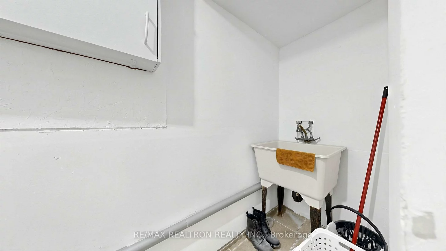 58, Glanvil, Malvern, Toronto