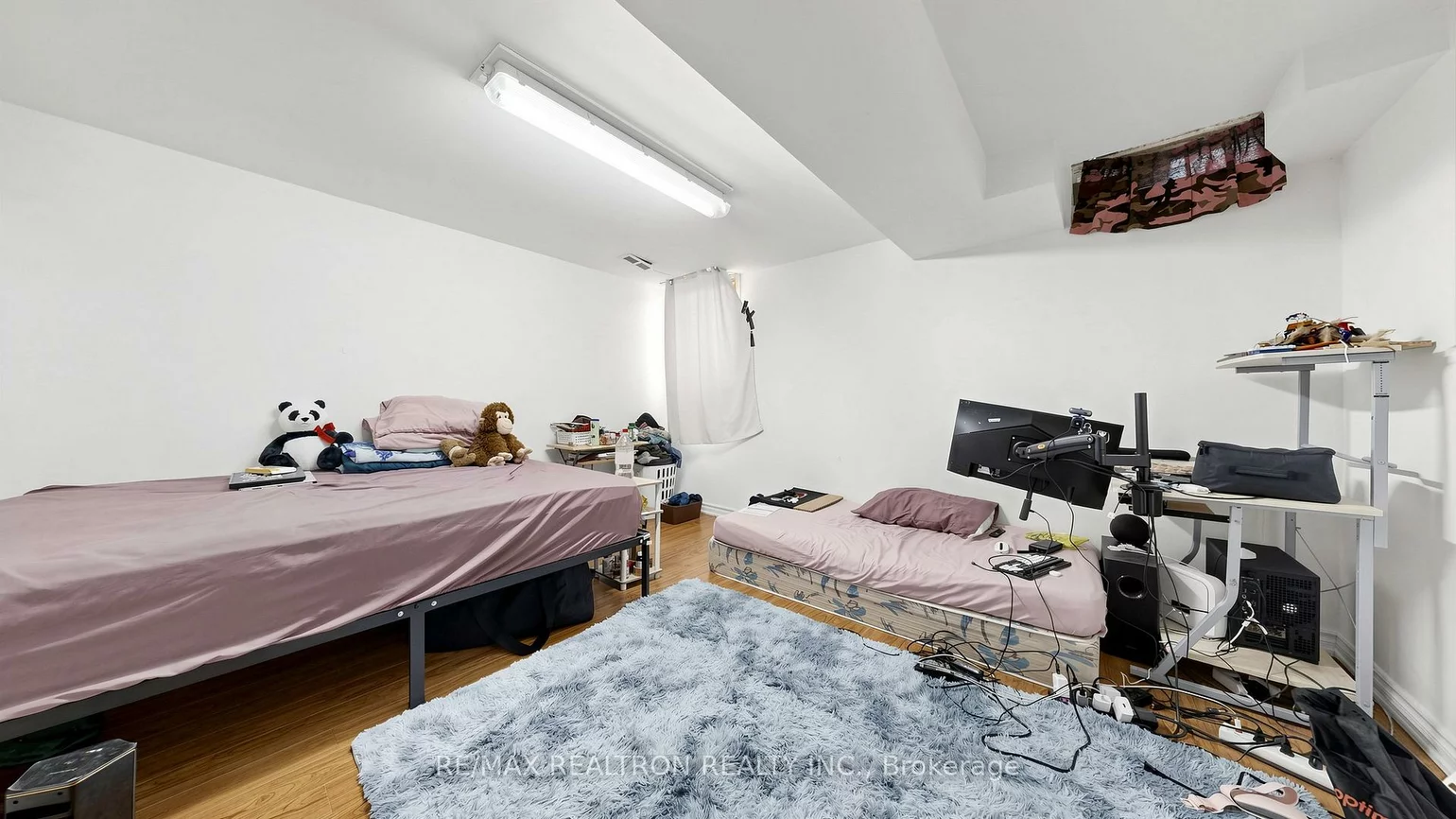 58, Glanvil, Malvern, Toronto