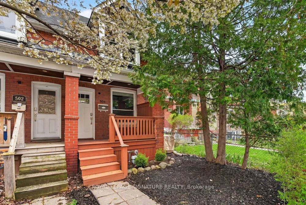 504, Main, Woodbine-Lumsden, Toronto