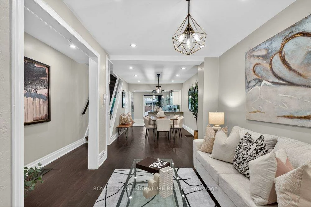 504, Main, Woodbine-Lumsden, Toronto