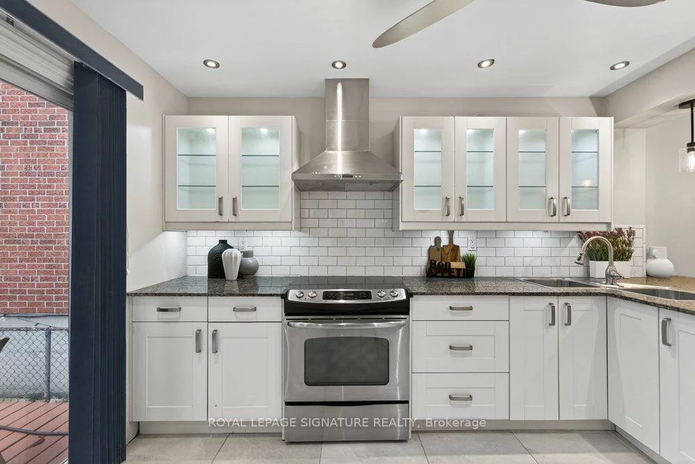504, Main, Woodbine-Lumsden, Toronto
