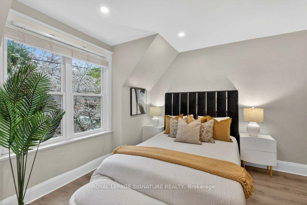 504, Main, Woodbine-Lumsden, Toronto