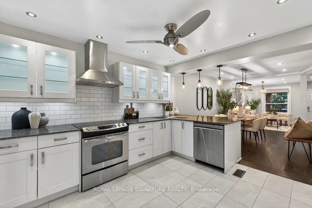 504, Main, Woodbine-Lumsden, Toronto