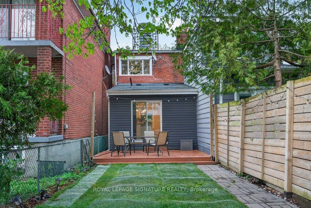 504, Main, Woodbine-Lumsden, Toronto