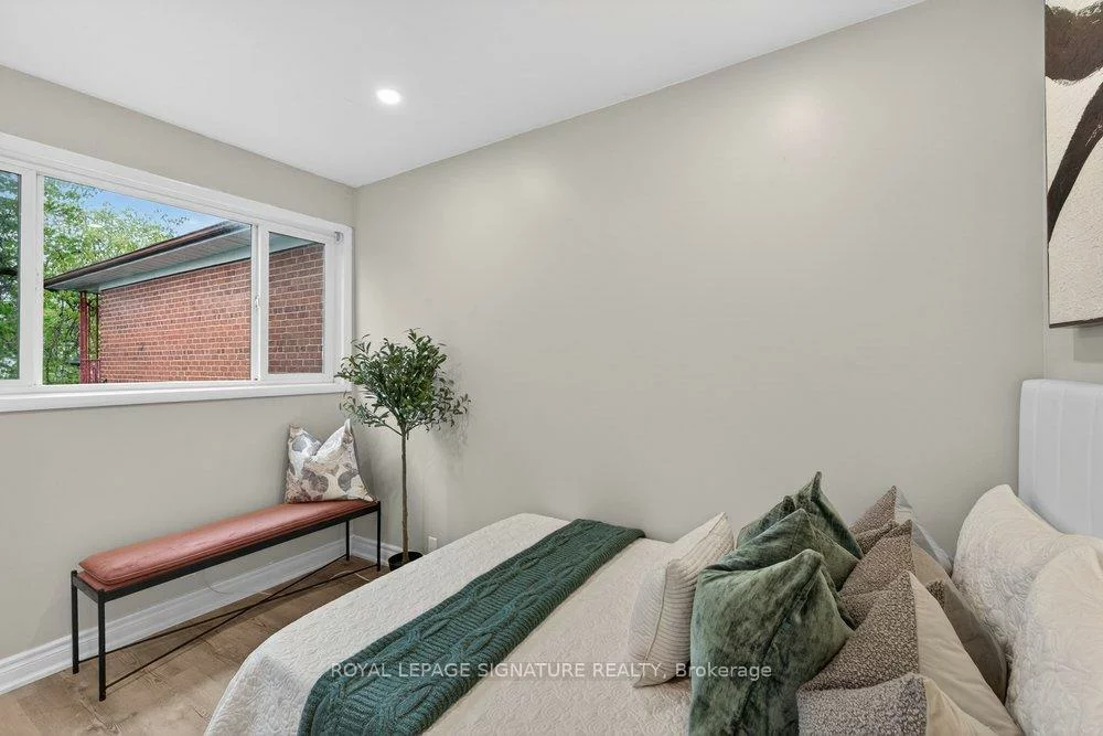 504, Main, Woodbine-Lumsden, Toronto