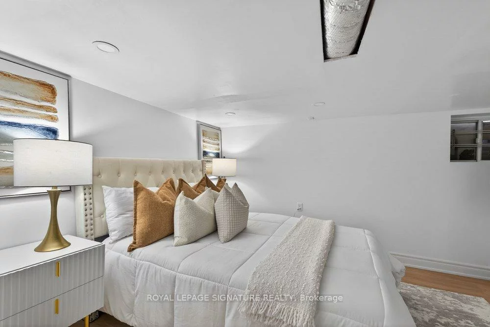 504, Main, Woodbine-Lumsden, Toronto