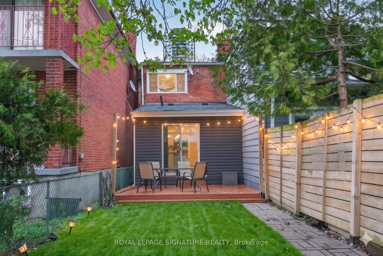 504, Main, Woodbine-Lumsden, Toronto