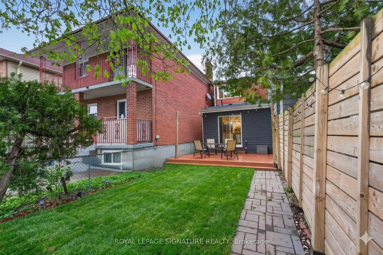 504, Main, Woodbine-Lumsden, Toronto