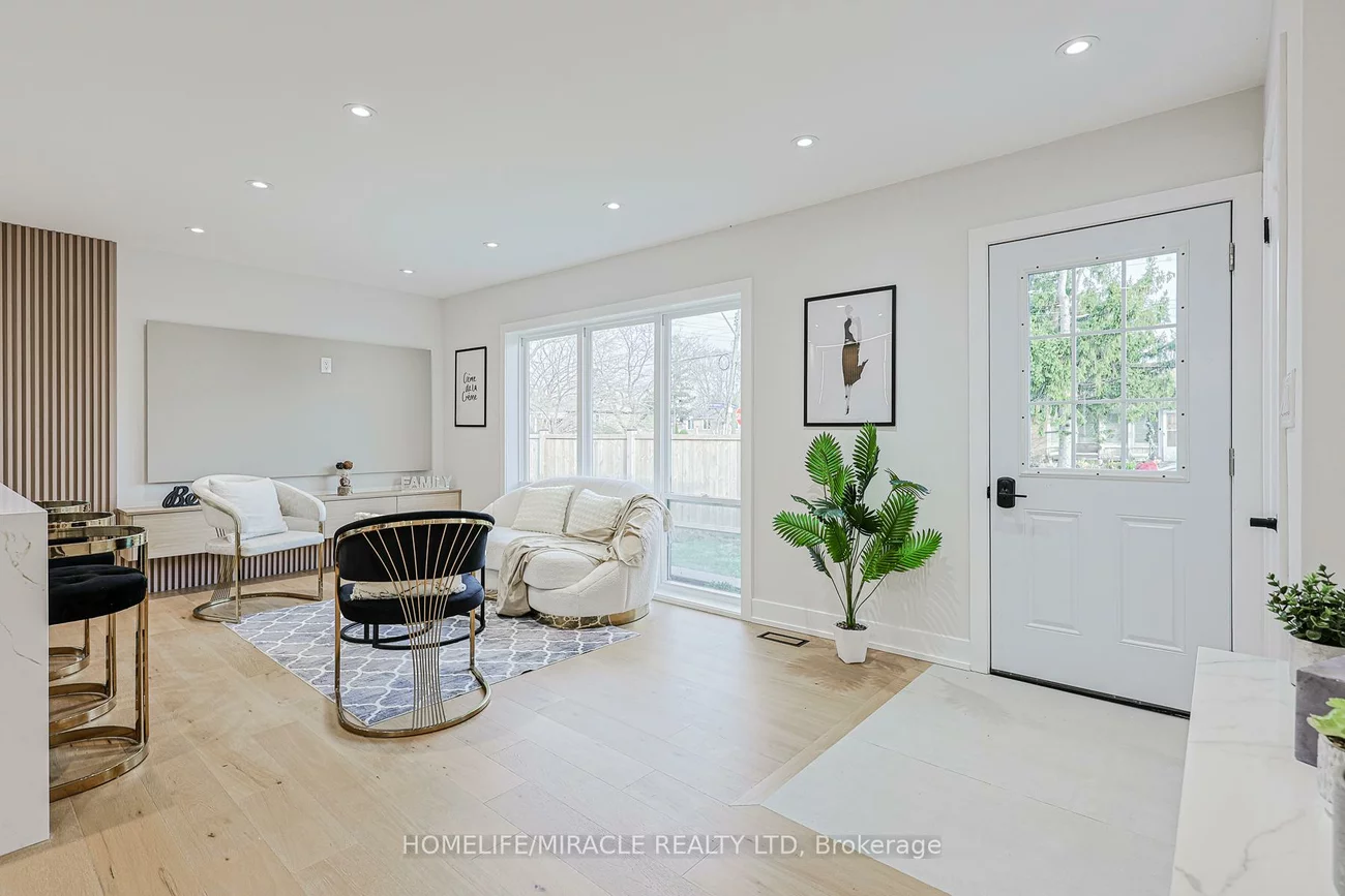 22, Arnprior, Bendale, Toronto