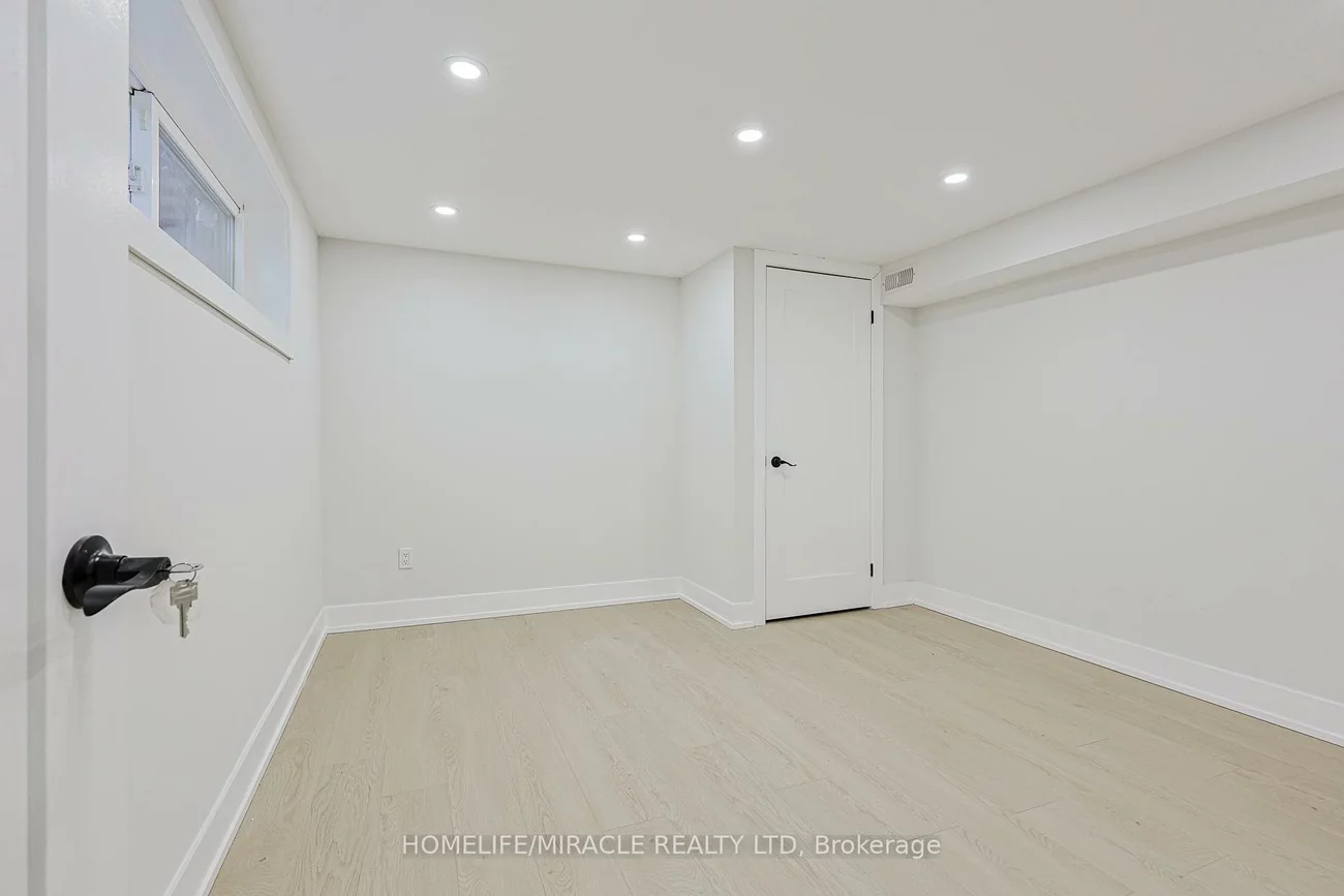 22, Arnprior, Bendale, Toronto