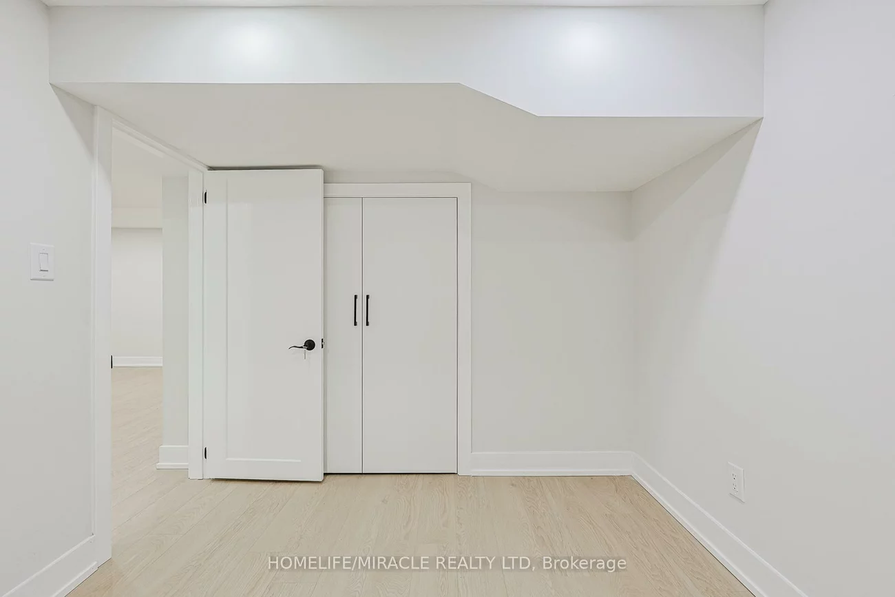 22, Arnprior, Bendale, Toronto