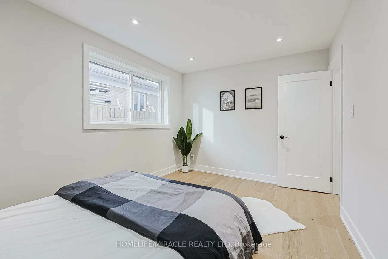 22, Arnprior, Bendale, Toronto