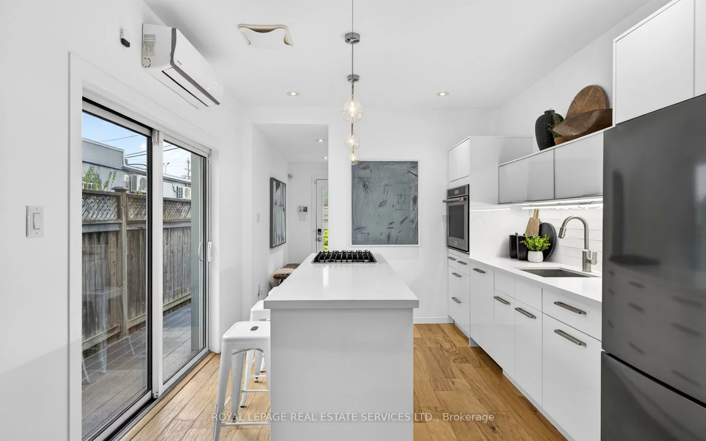 46, Logan, South Riverdale, Toronto
