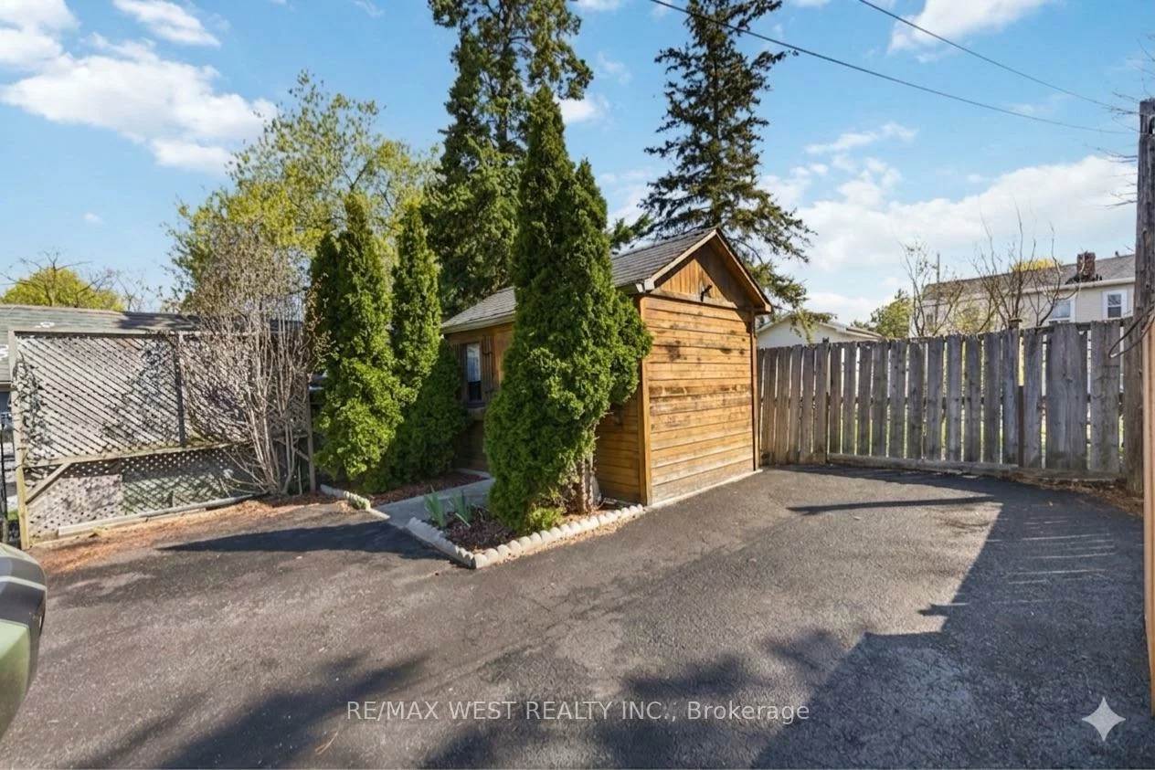 79, King Edward, Woodbine-Lumsden, Toronto