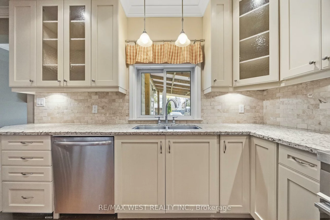 79, King Edward, Woodbine-Lumsden, Toronto