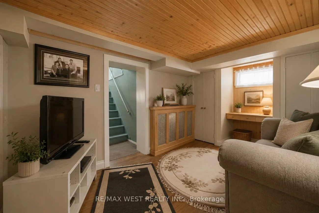 79, King Edward, Woodbine-Lumsden, Toronto