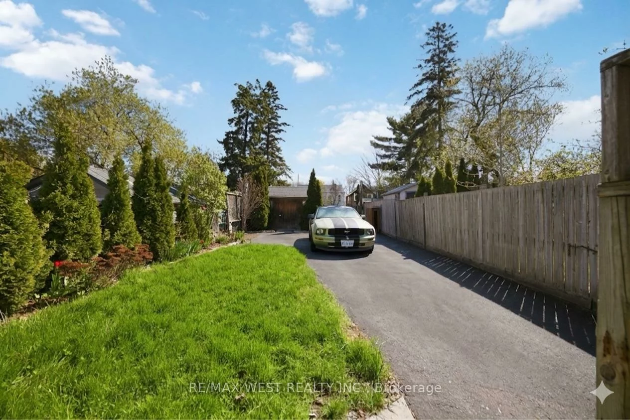 79, King Edward, Woodbine-Lumsden, Toronto