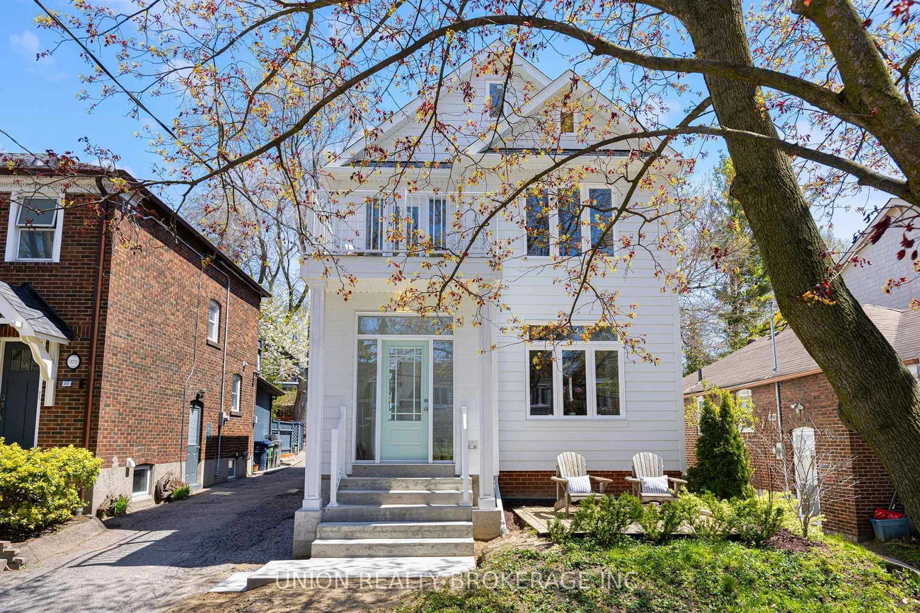 273, Lee, The Beaches, Toronto