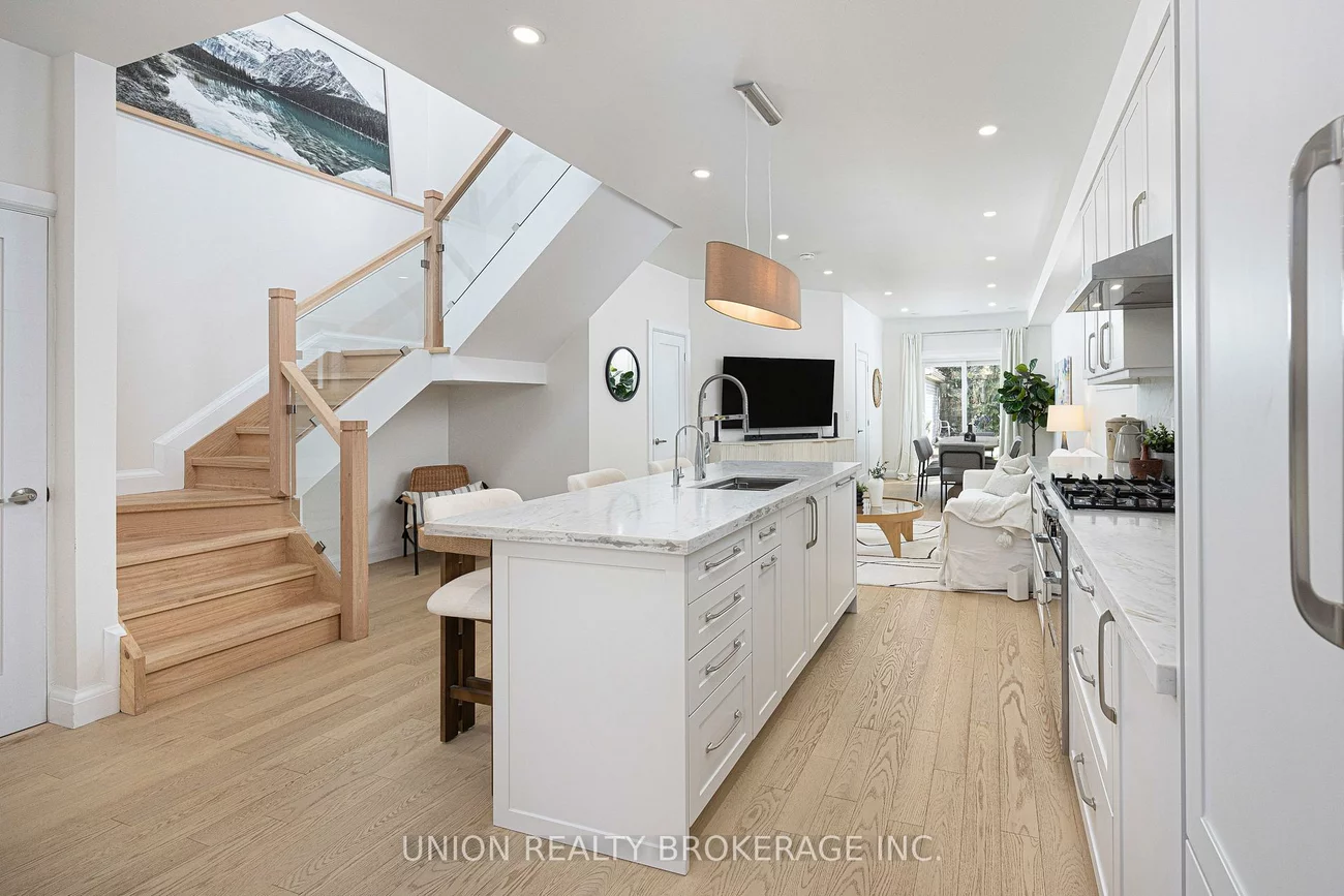 273, Lee, The Beaches, Toronto