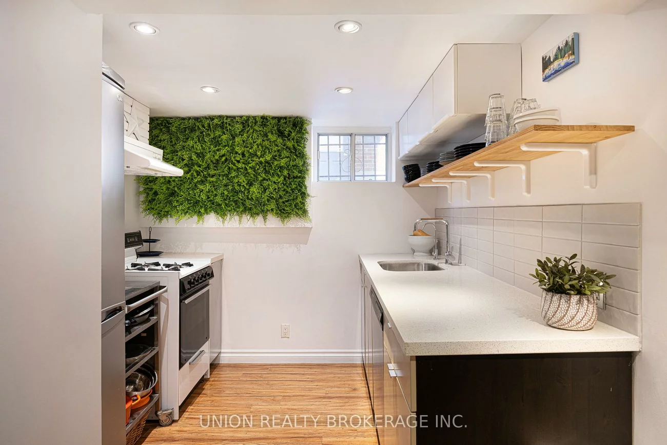 273, Lee, The Beaches, Toronto