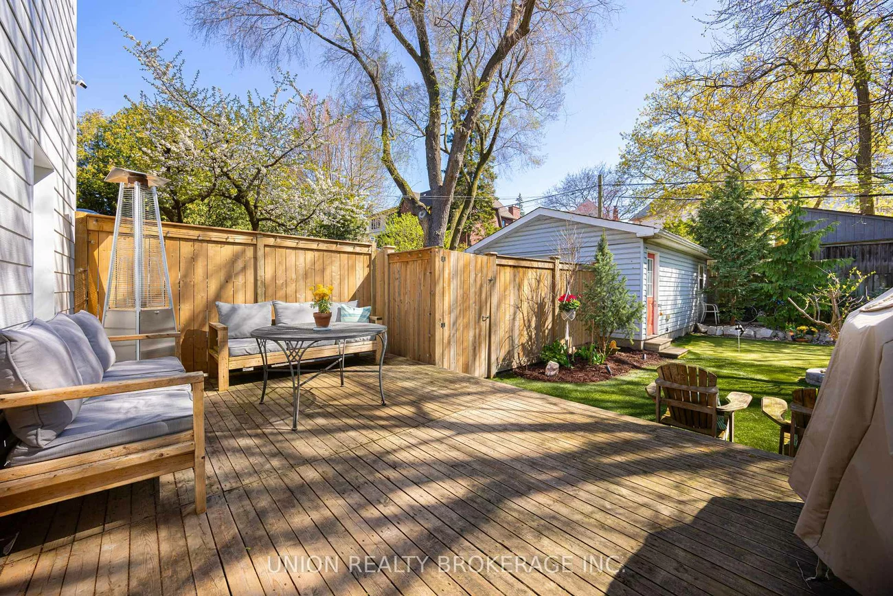 273, Lee, The Beaches, Toronto