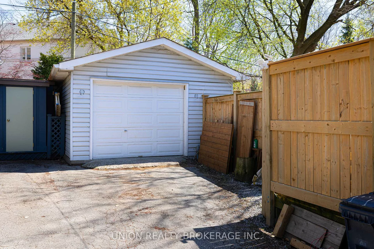 273, Lee, The Beaches, Toronto