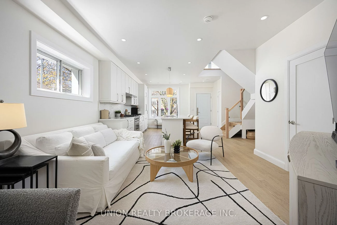 273, Lee, The Beaches, Toronto