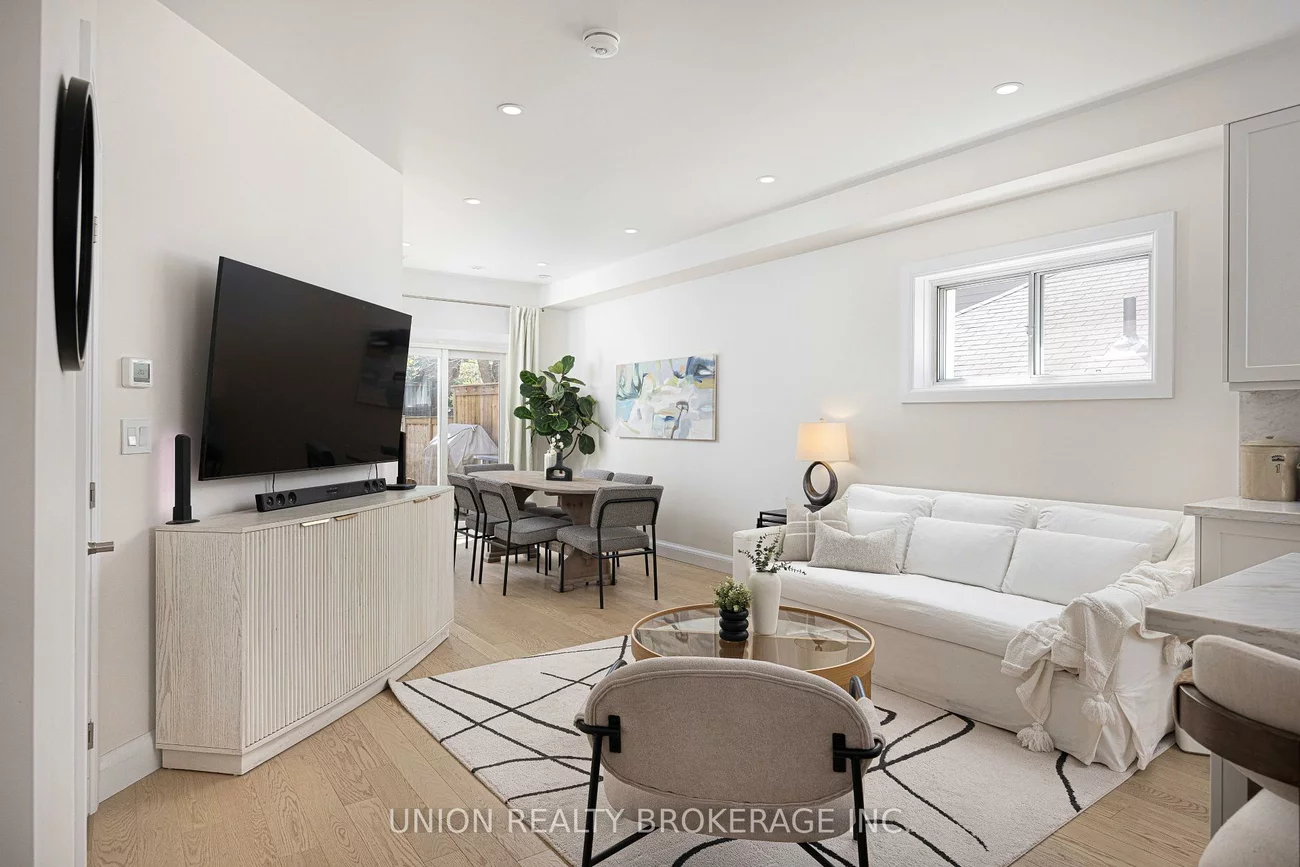 273, Lee, The Beaches, Toronto