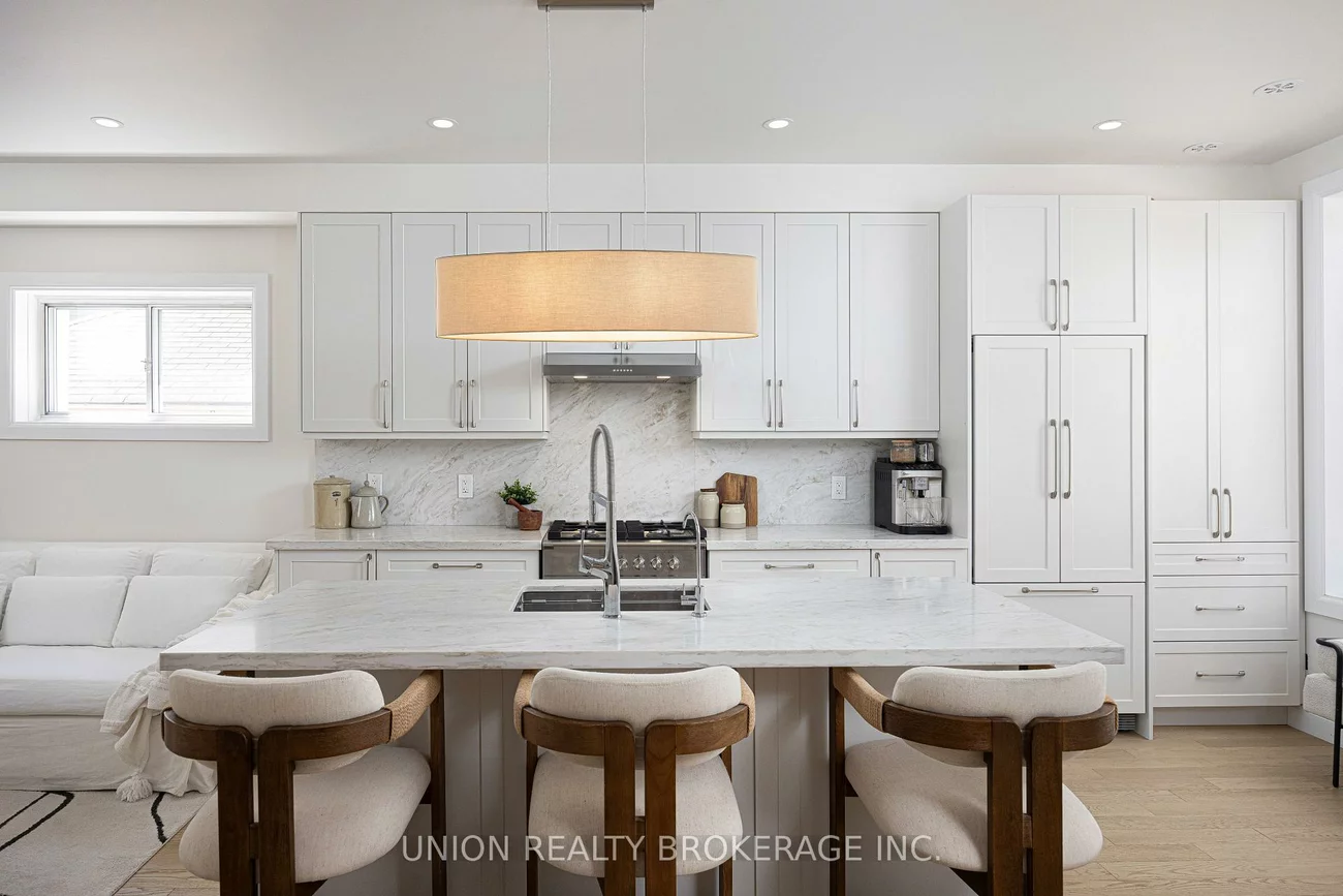 273, Lee, The Beaches, Toronto
