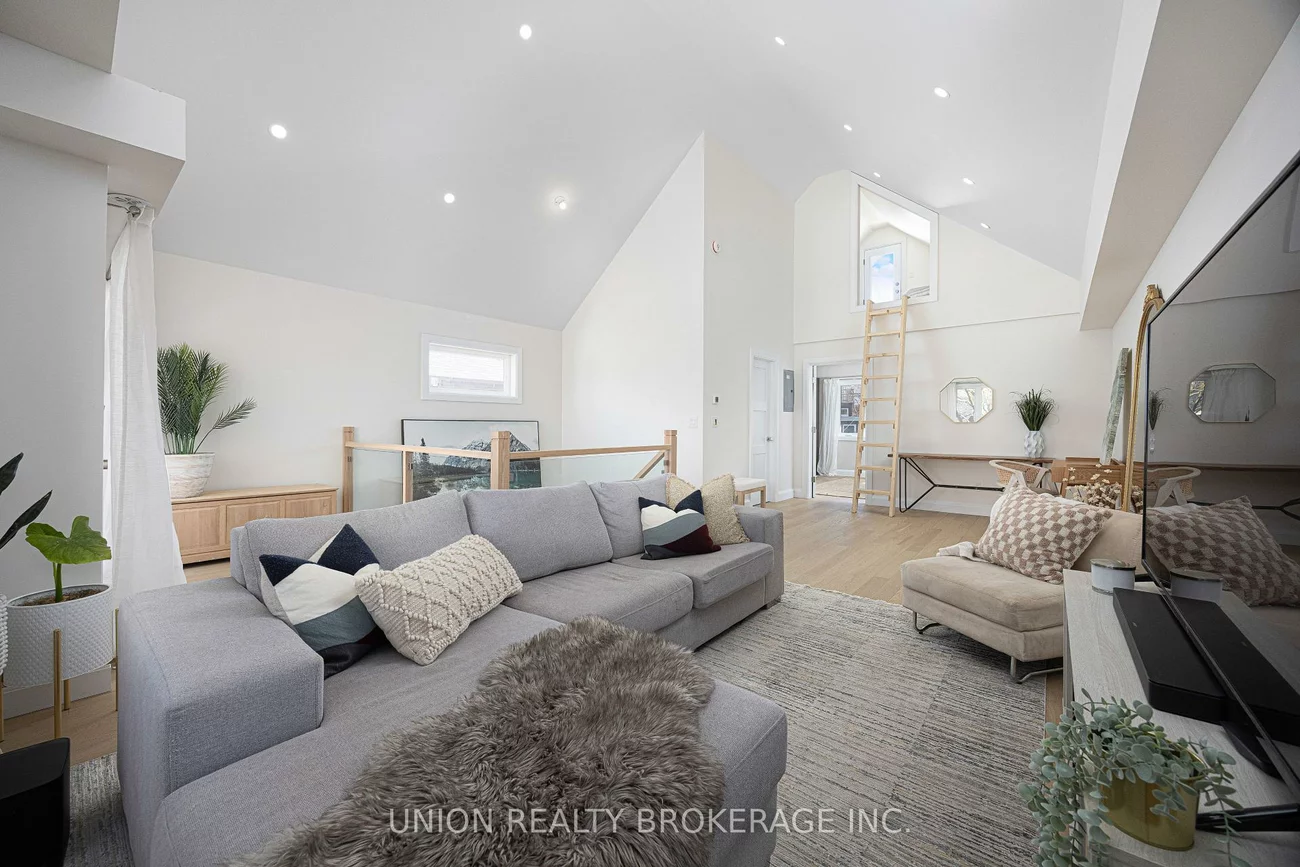 273, Lee, The Beaches, Toronto