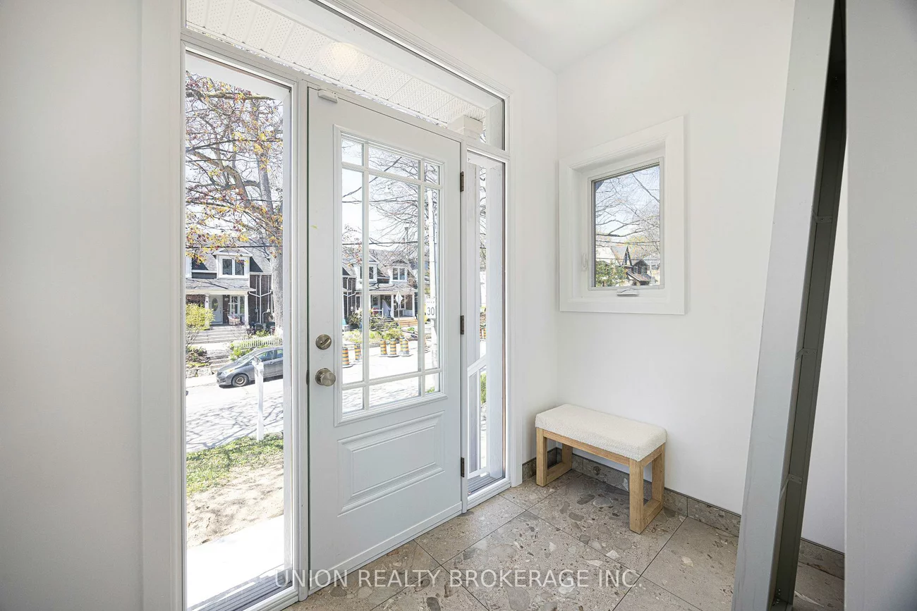 273, Lee, The Beaches, Toronto