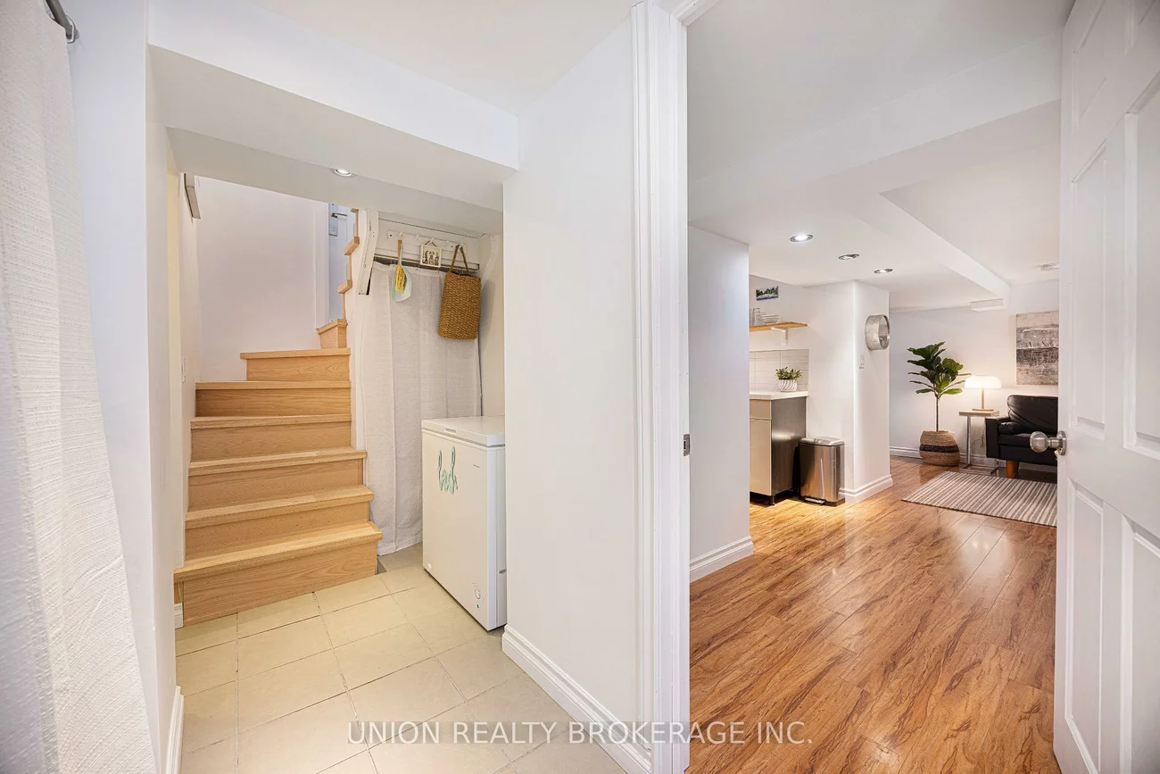 273, Lee, The Beaches, Toronto
