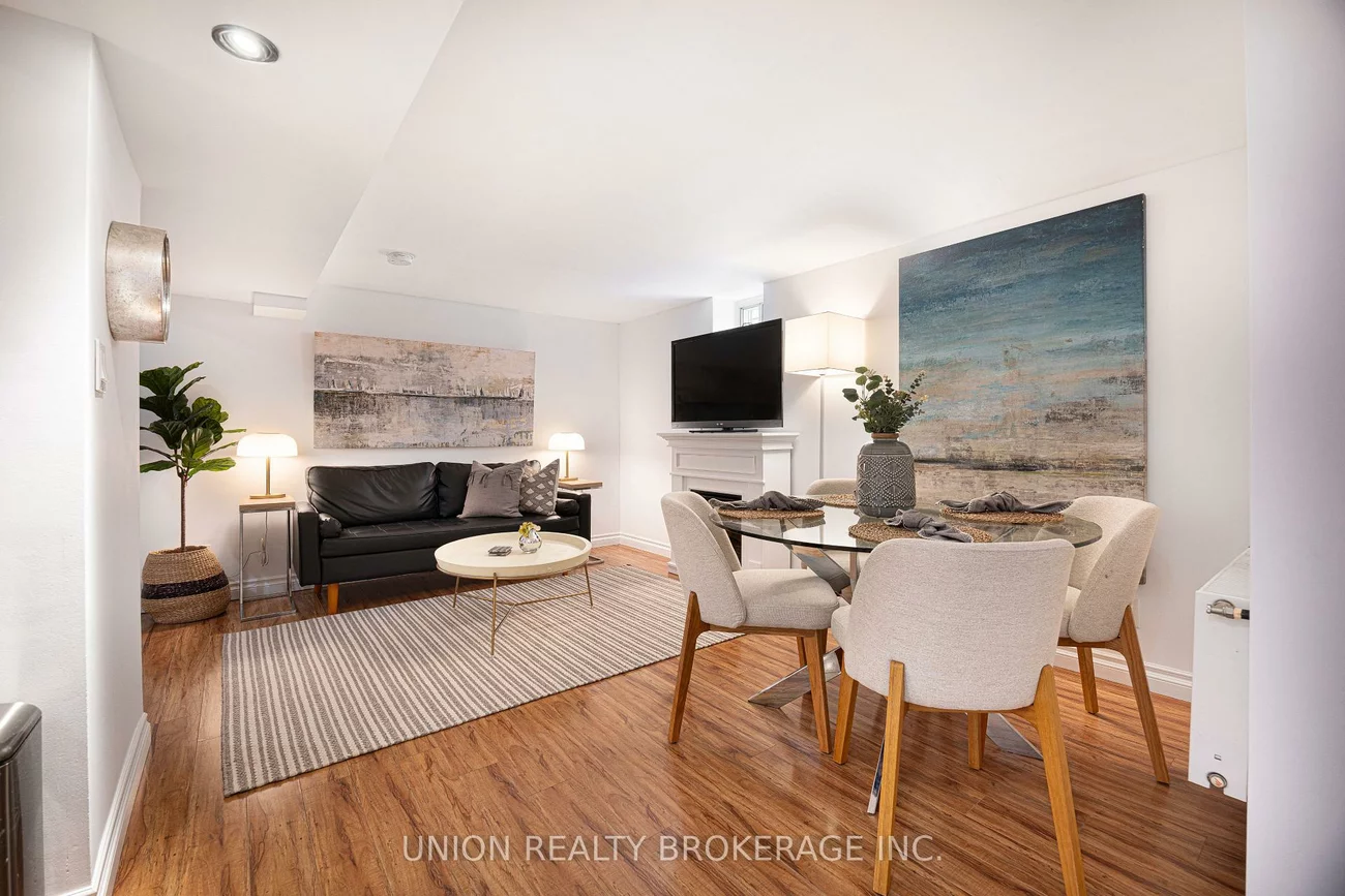 273, Lee, The Beaches, Toronto