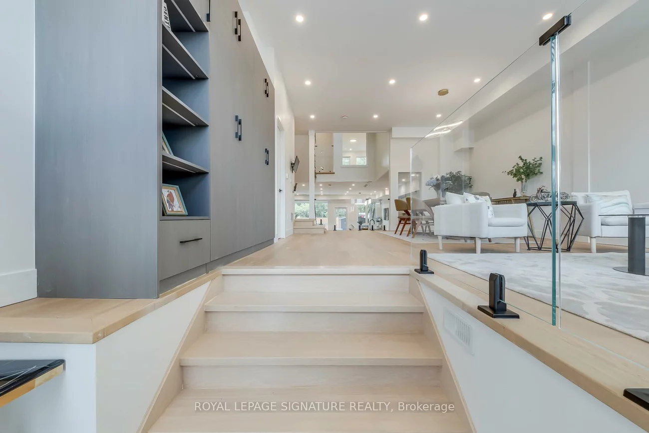 850, Cosburn, East York, Toronto