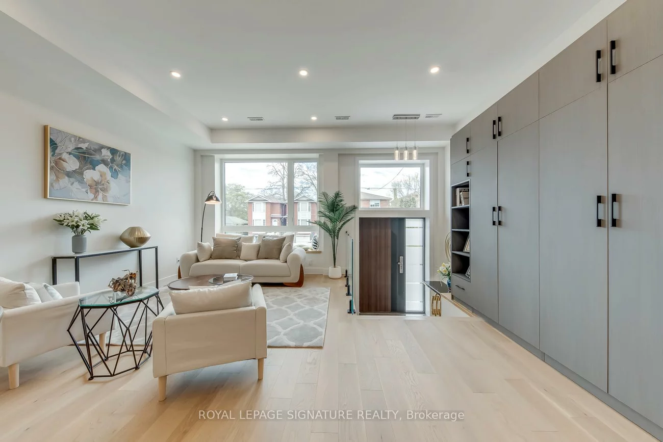 850, Cosburn, East York, Toronto