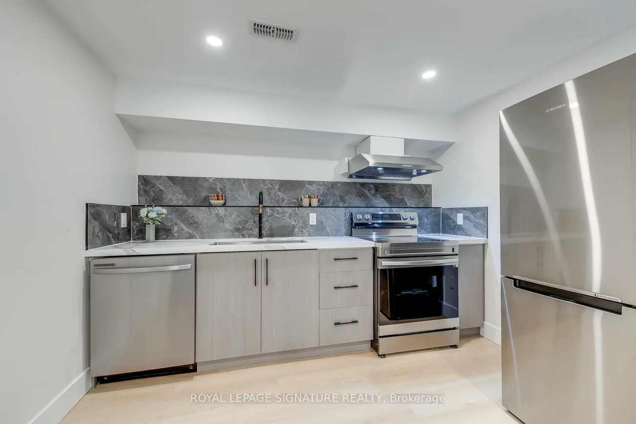 850, Cosburn, East York, Toronto
