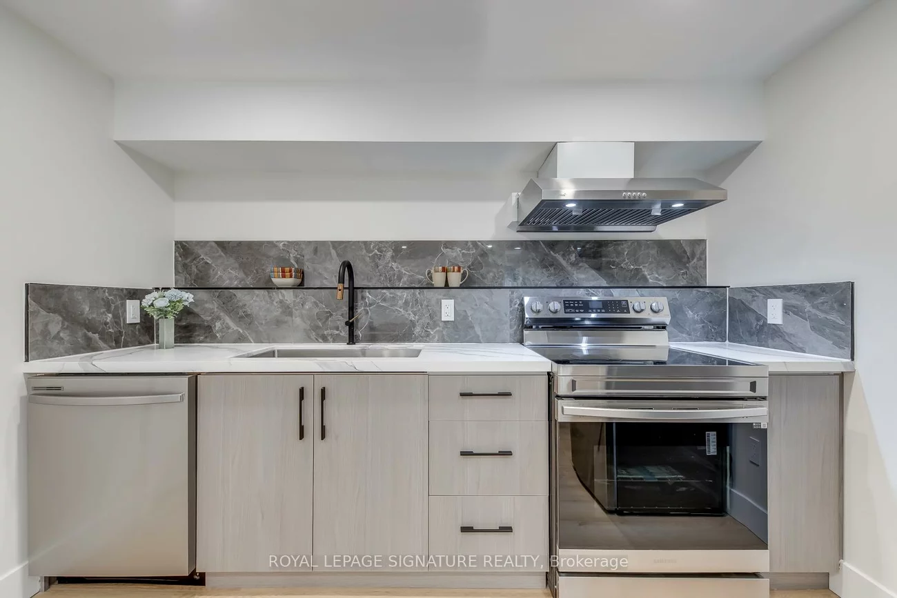 850, Cosburn, East York, Toronto