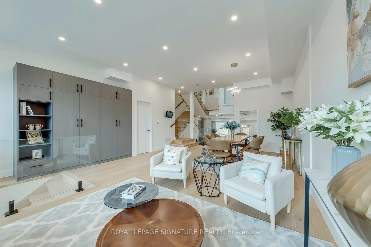 850, Cosburn, East York, Toronto