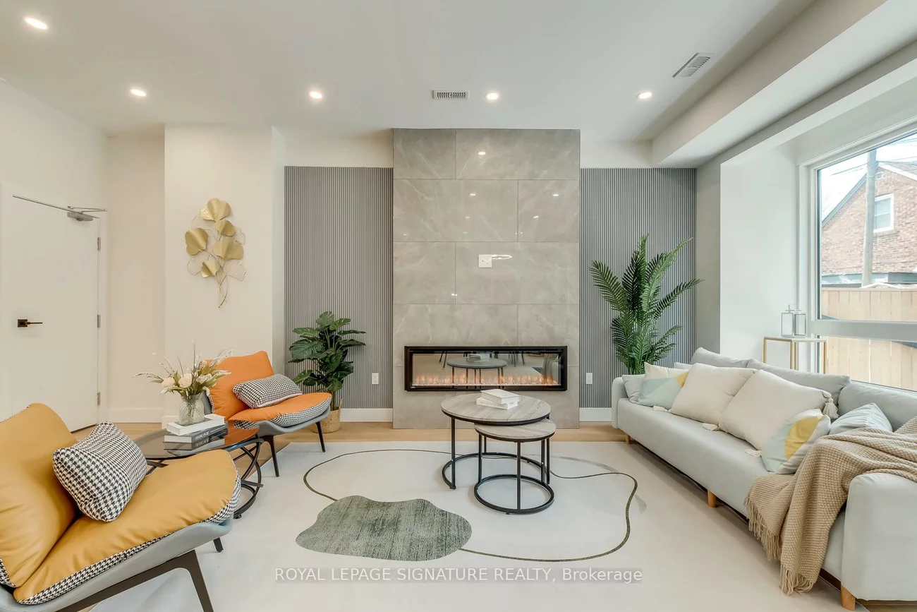 850, Cosburn, East York, Toronto