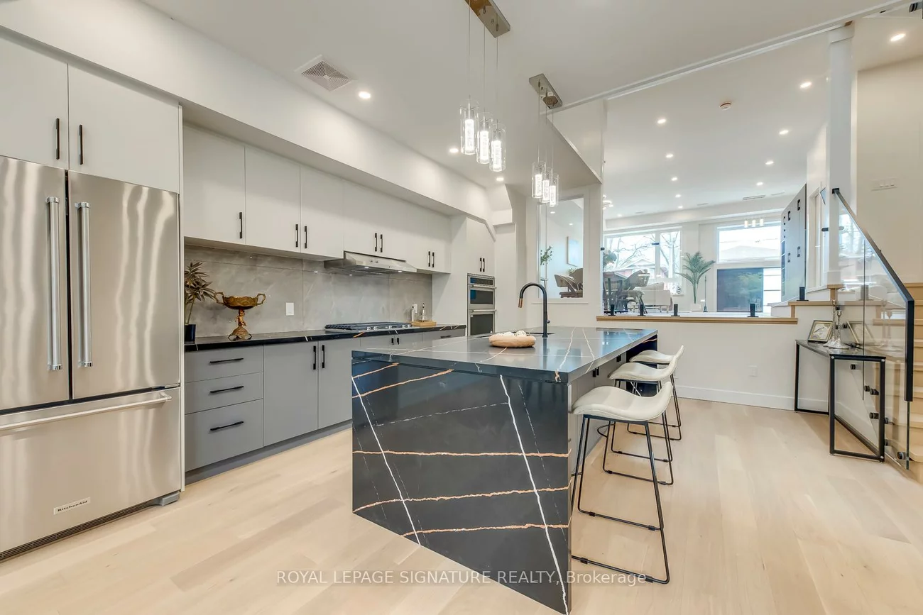 850, Cosburn, East York, Toronto