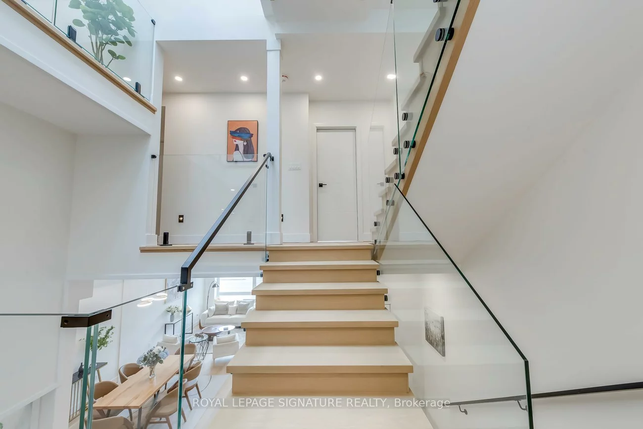 850, Cosburn, East York, Toronto