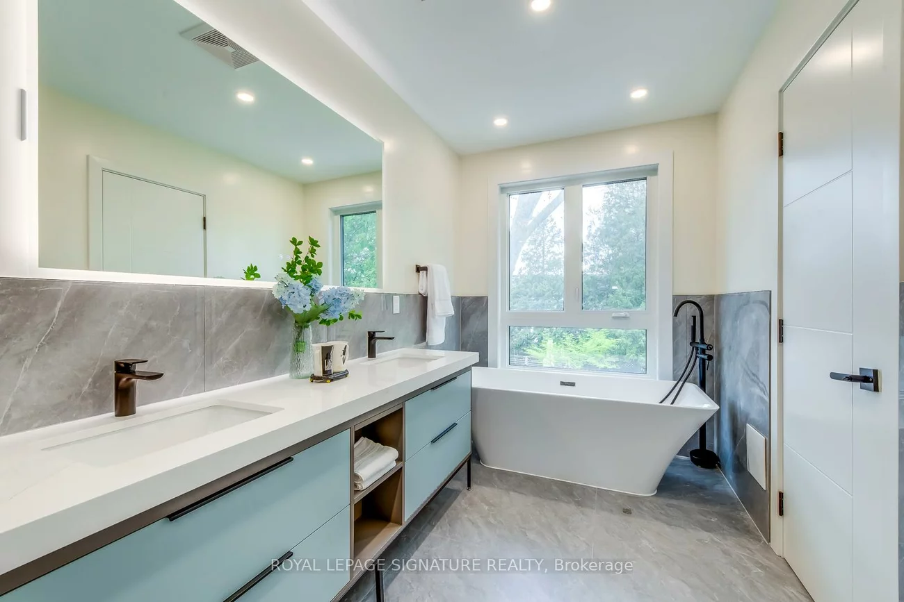 850, Cosburn, East York, Toronto