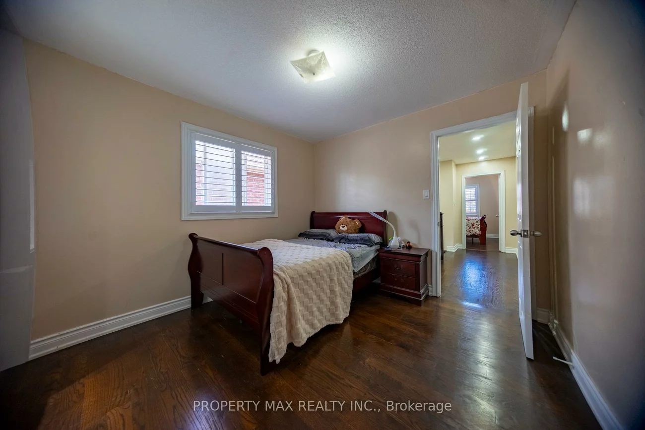 29, Grackle, Rouge E11, Toronto