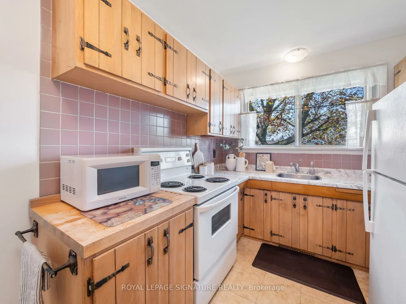 25, Stavely, Kennedy Park, Toronto